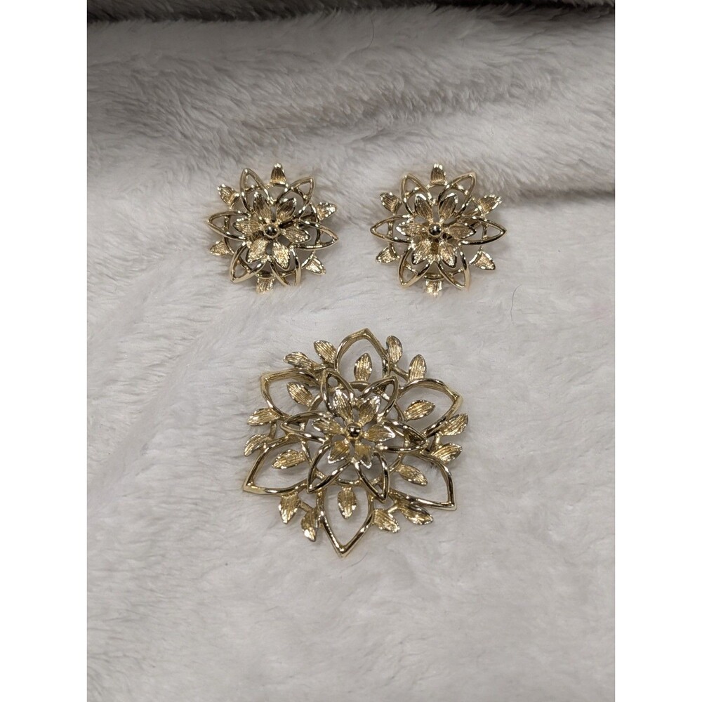 Vintage Sarah Coventry Silver /Gold Tone Flower Brooch & Clip On Earrings 1962